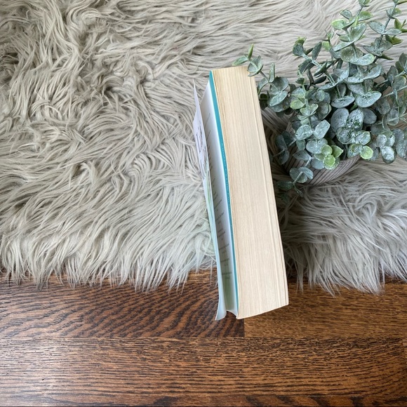 Nine Perfect Strangers Book by Liane Moriarty New York Times Best Seller - Picture 3 of 5